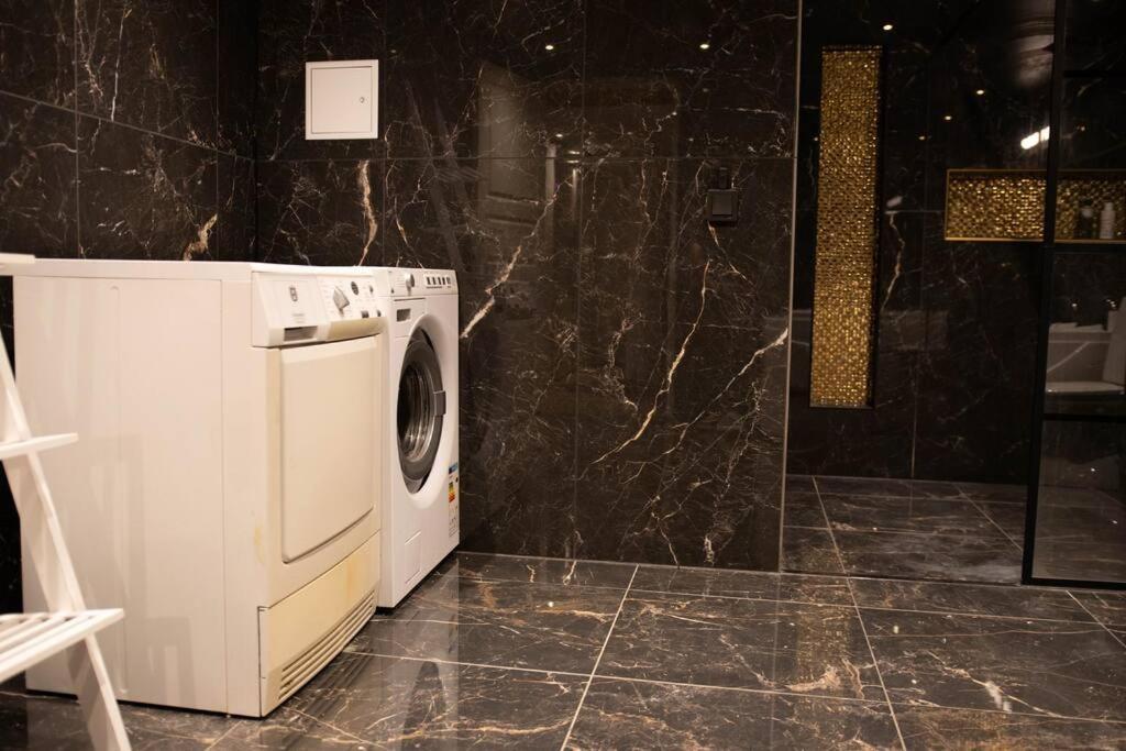 Historical Malt Factory Apartment, 6 Bedrooms, Sleeps 12 , Hot Tub Helsingborg Exteriér fotografie